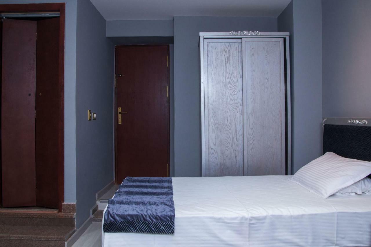 Hotel Ambiance *
